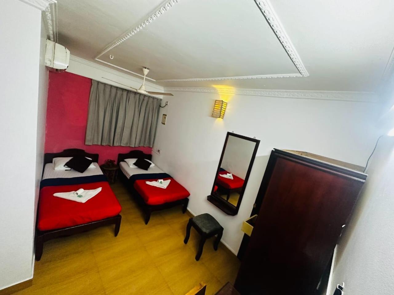 Xhostel Hostel Kochi Esterno foto
