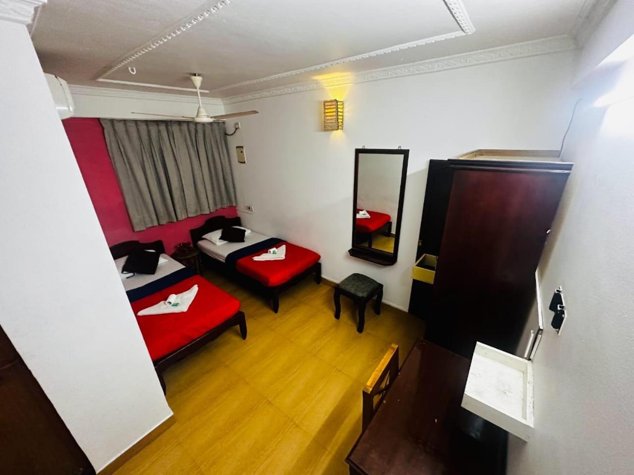 Xhostel Hostel Kochi Esterno foto