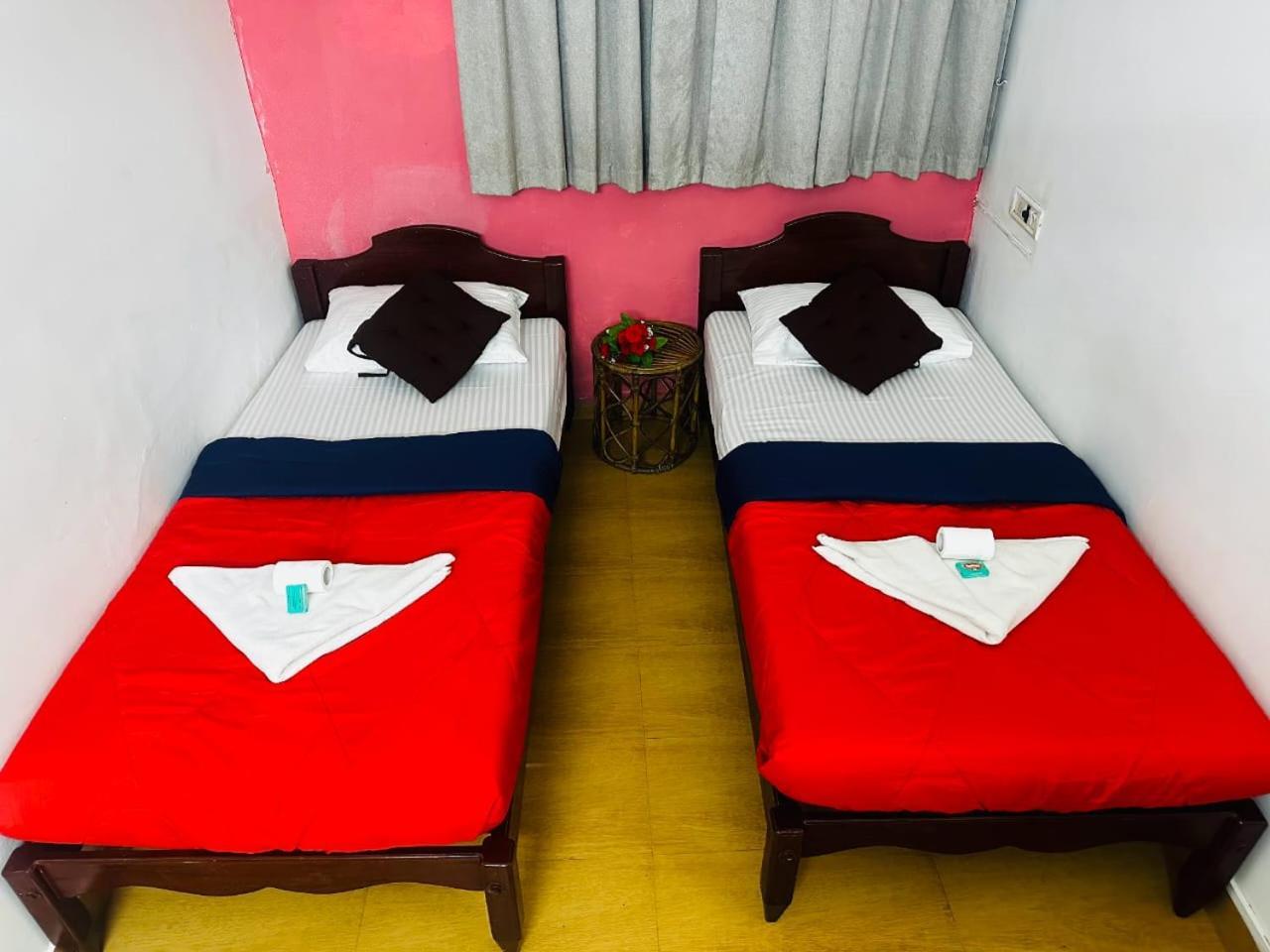 Xhostel Hostel Kochi Esterno foto